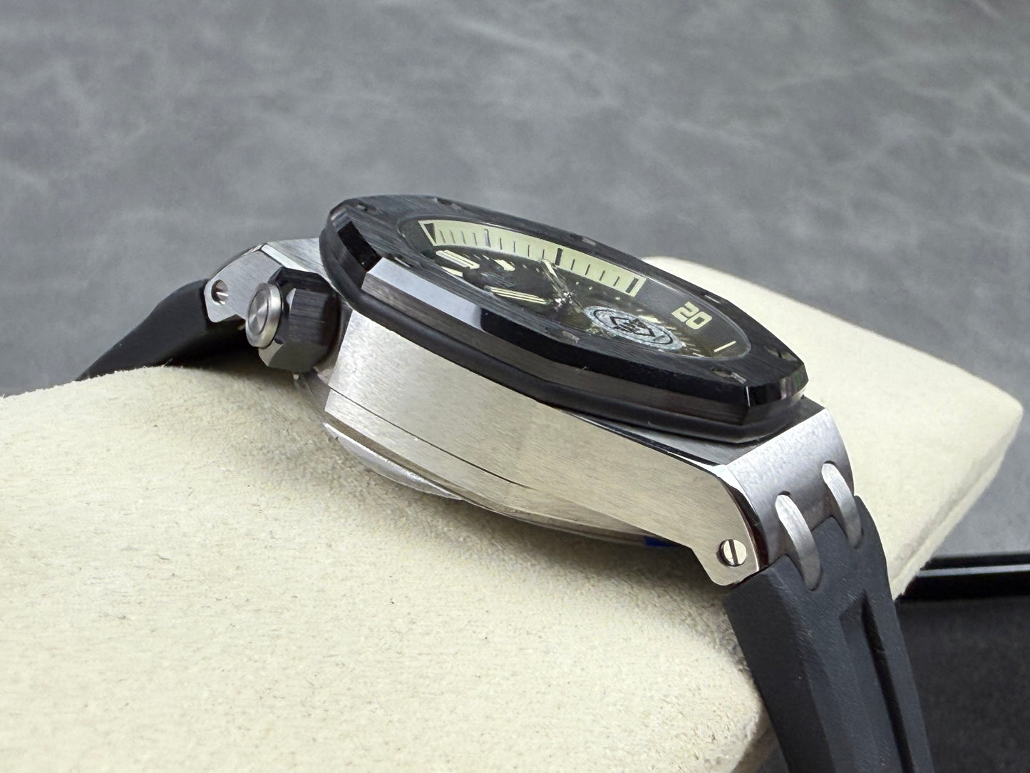 Royal Oak Offshore Diver 15720 SS APSF 1:1 Best Edition Black Dial Ceramic Bezel on Black Rubber Strap A4308 Super Clone