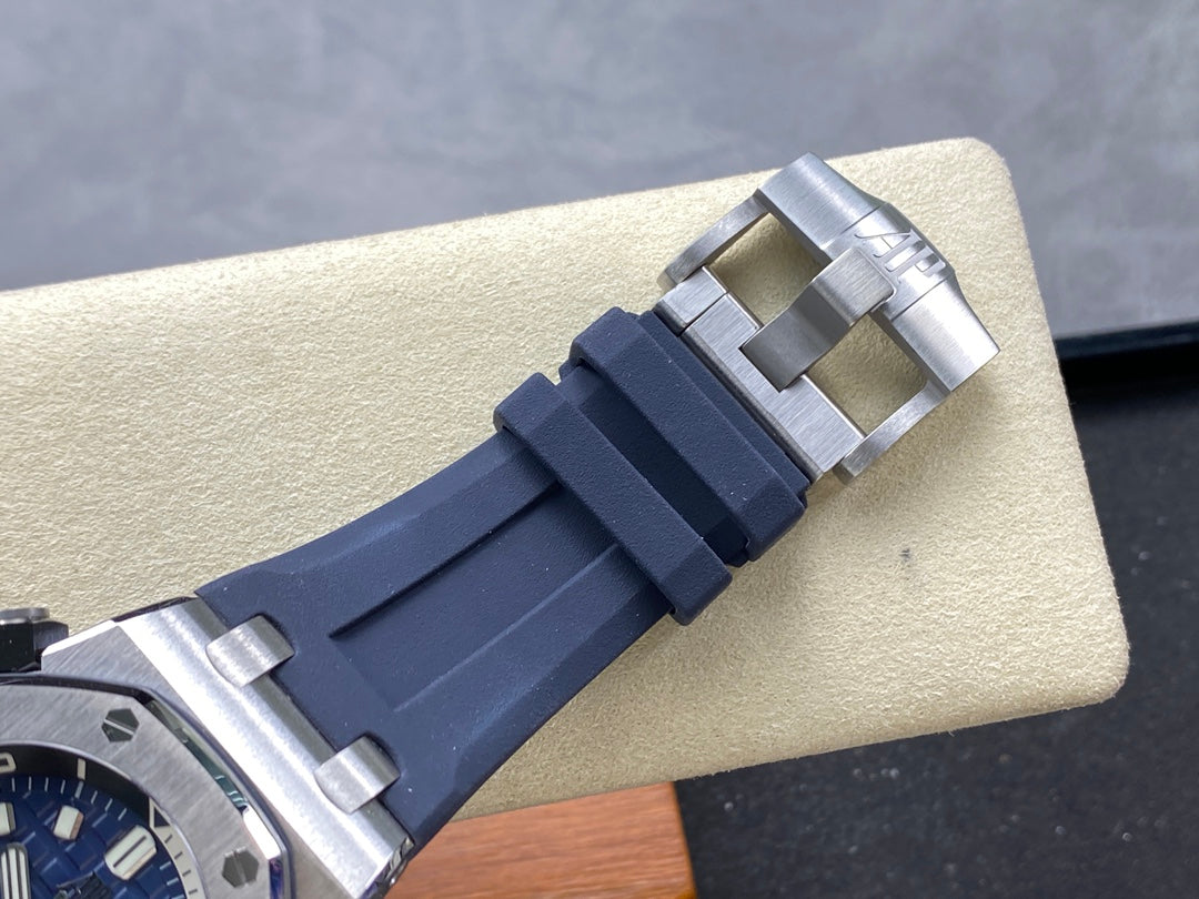 Royal Oak Offshore Diver 15720 SS APSF 1:1 Best Edition Blue Dial on Blue Rubber Strap A4308 Super Clone