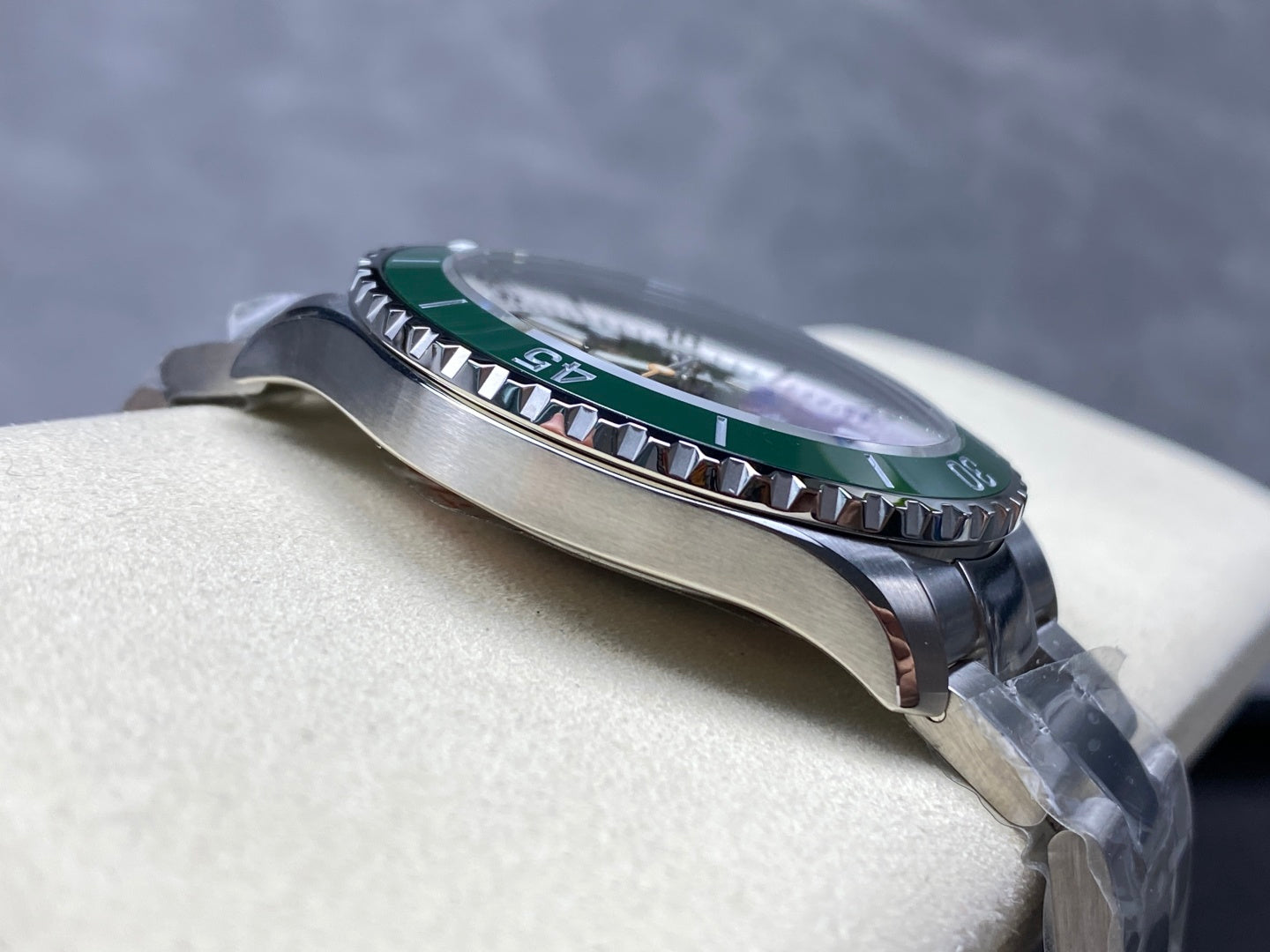 SuperOcean Automatic 44 SS Green Bezel TF 1:1 Best Edition Green Dial on SS Bracelet A2824