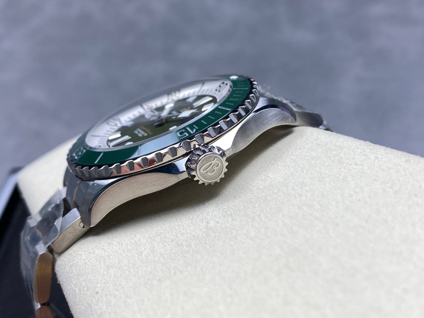SuperOcean Automatic 44 SS Green Bezel TF 1:1 Best Edition Green Dial on SS Bracelet A2824