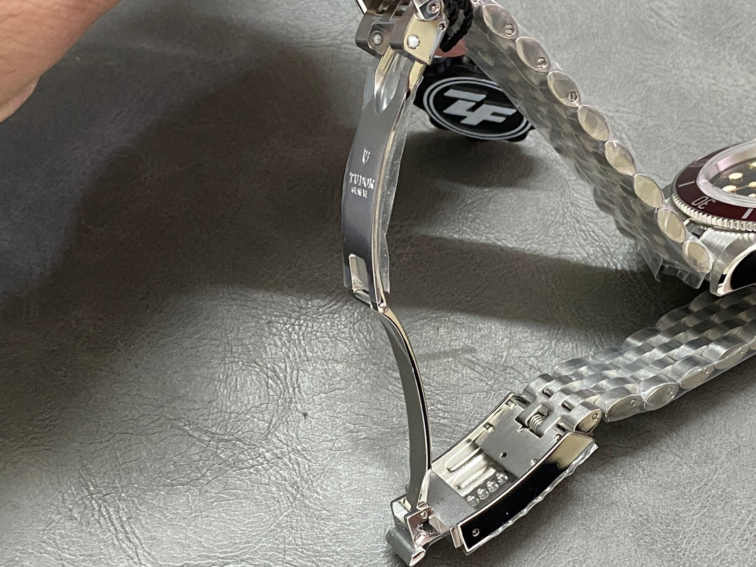 Heritage Black Bay Red Bezel ZF 1:1 Best Edition on SS Jubilee Bracelet A2824
