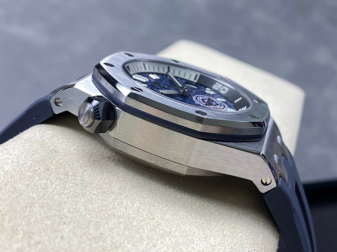 Royal Oak Offshore Diver 15720 SS APSF 1:1 Best Edition Blue Dial on Blue Rubber Strap A4308 Super Clone