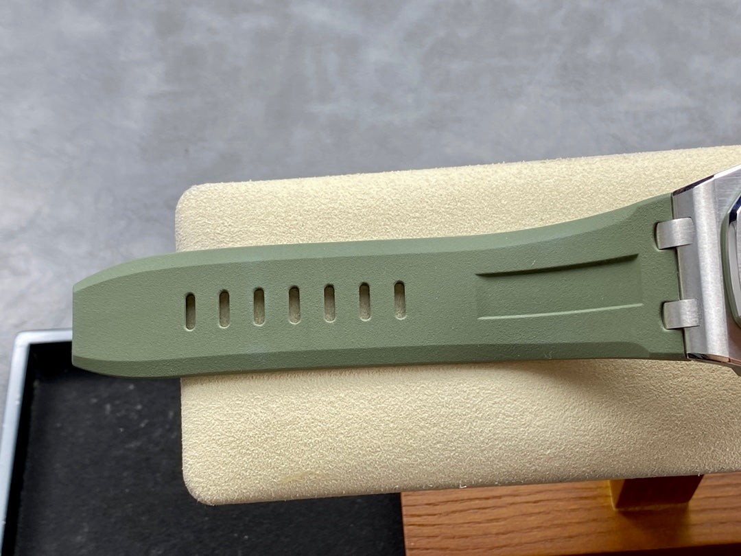 Royal Oak Offshore Diver 15720 SS APSF 1:1 Best Edition Green Dial on Green Rubber Strap A4308 Super Clone