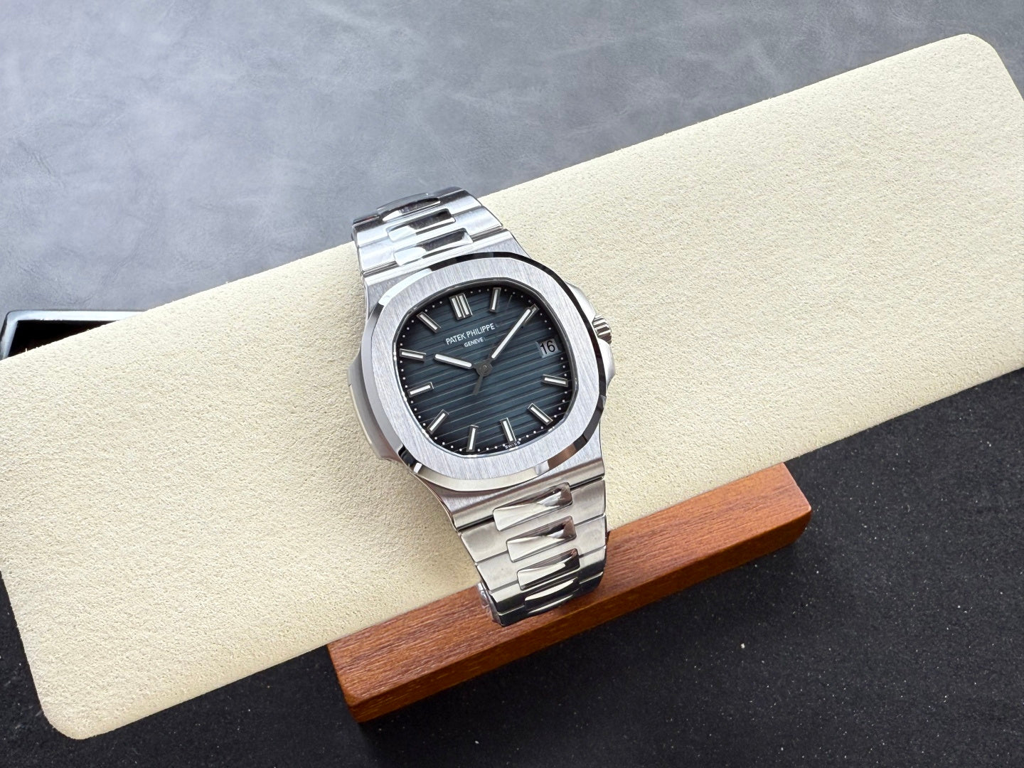 Nautilus 5711/1A SS DDF 1:1 Best Edition Blue Textured Dial On SS Bracelet Super Clone DD330