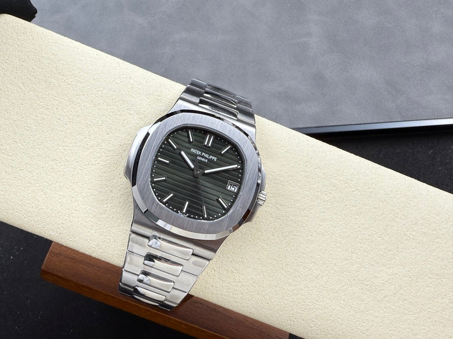 Nautilus 5711/1A SS DDF 1:1 Best Edition Green Textured Dial On SS Bracelet Super Clone DD330