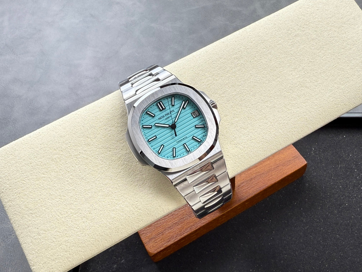Nautilus 5711/1A SS DDF 1:1 Best Edition Tiffany Blue Textured Dial On SS Bracelet Super Clone DD330