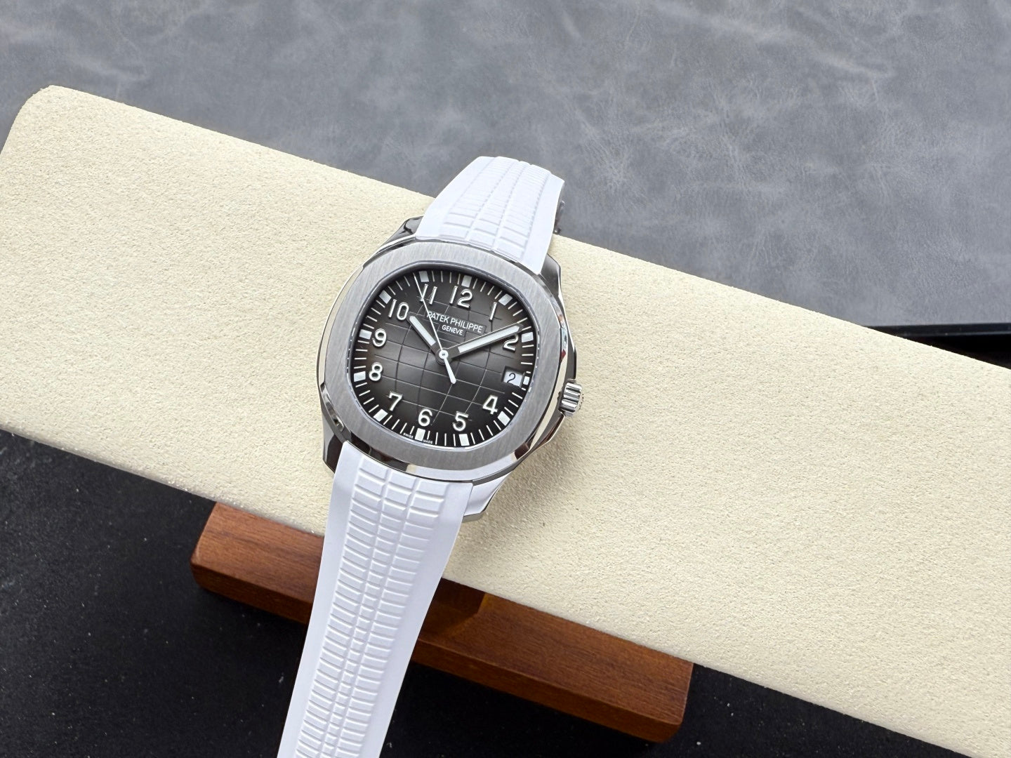 Aquanaut 5167 SS DDF 1:1 Best Edition Gray Dial On White Strap Super Clone DD330