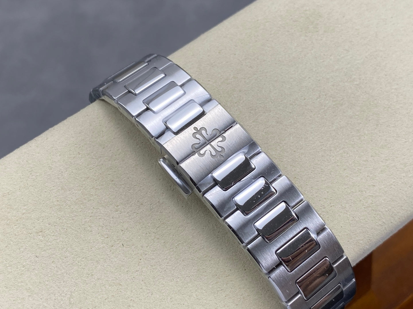 Nautilus 7118 Ladies SS DDF 1:1 Best Edition White Dial On SS Bracelet Super Clone DD324