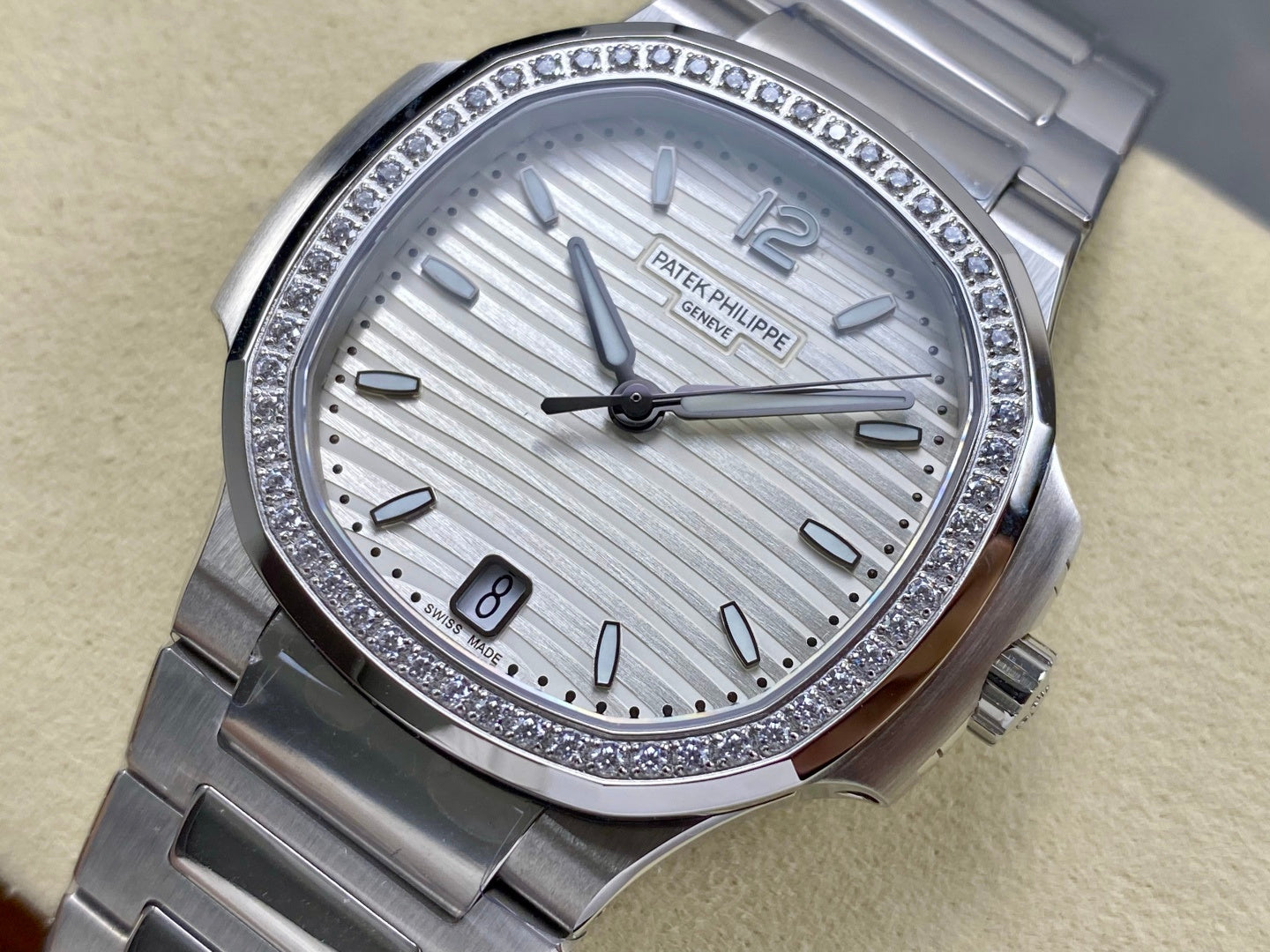 Nautilus 7118 Ladies Diamond Bezel SS DDF 1:1 Best Edition Silver Dial On SS Bracelet Super Clone DD324