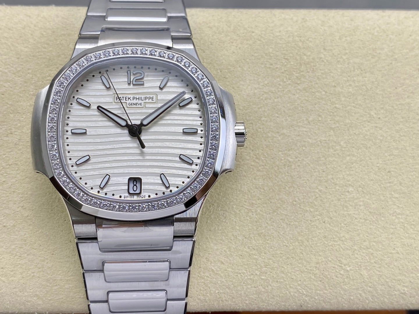 Nautilus 7118 Ladies Diamond Bezel SS DDF 1:1 Best Edition Silver Dial On SS Bracelet Super Clone DD324