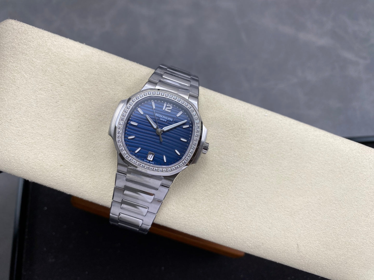 Nautilus 7118 Ladies Diamond Bezel SS DDF 1:1 Best Edition Blue Dial On SS Bracelet Super Clone DD324