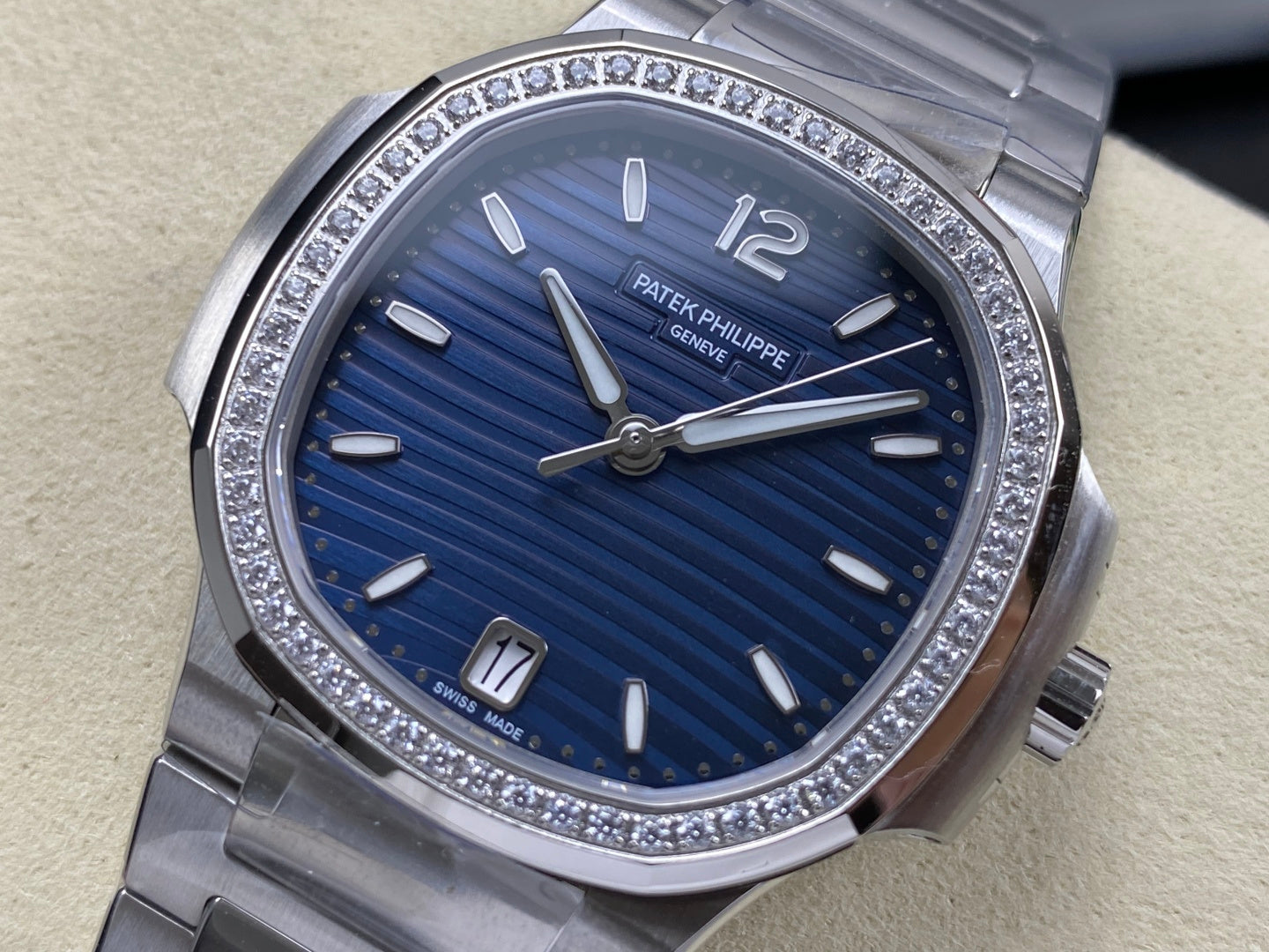 Nautilus 7118 Ladies Diamond Bezel SS DDF 1:1 Best Edition Blue Dial On SS Bracelet Super Clone DD324