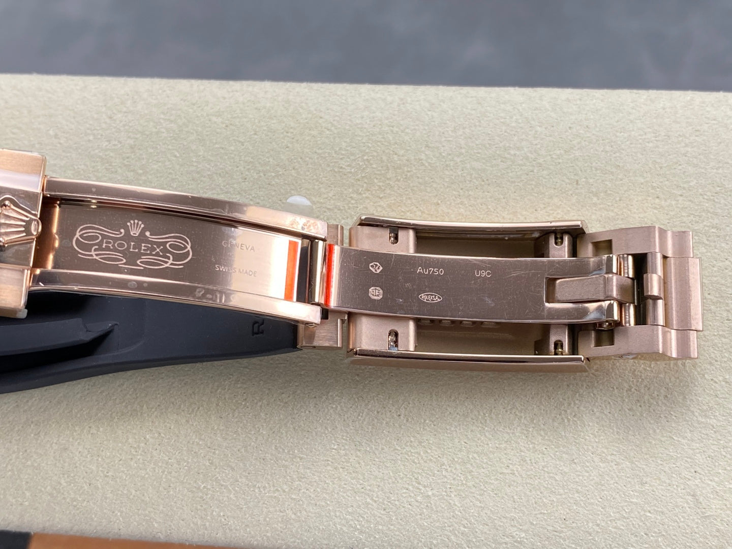 Daytona 126515 UFO 1:1 Best Edition RG/Black Dial on Oysterflex Strap UF4131 (Free Sprung)