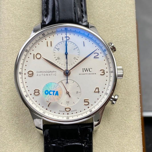 Portugieser Chrono IW371604 OCTA 1:1 Best Edition White/YG Dial on Black Leather Strap DD69355 Super Clone